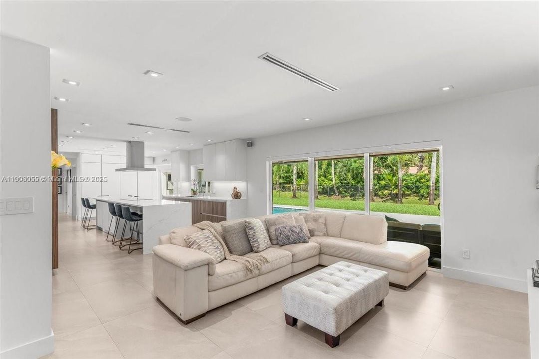 For Sale: $3,150,000 (6 beds, 4 baths, 3538 Square Feet)