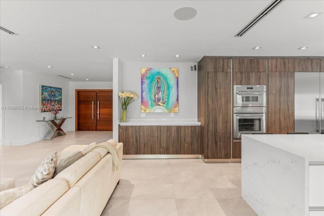 For Sale: $3,150,000 (6 beds, 4 baths, 3538 Square Feet)