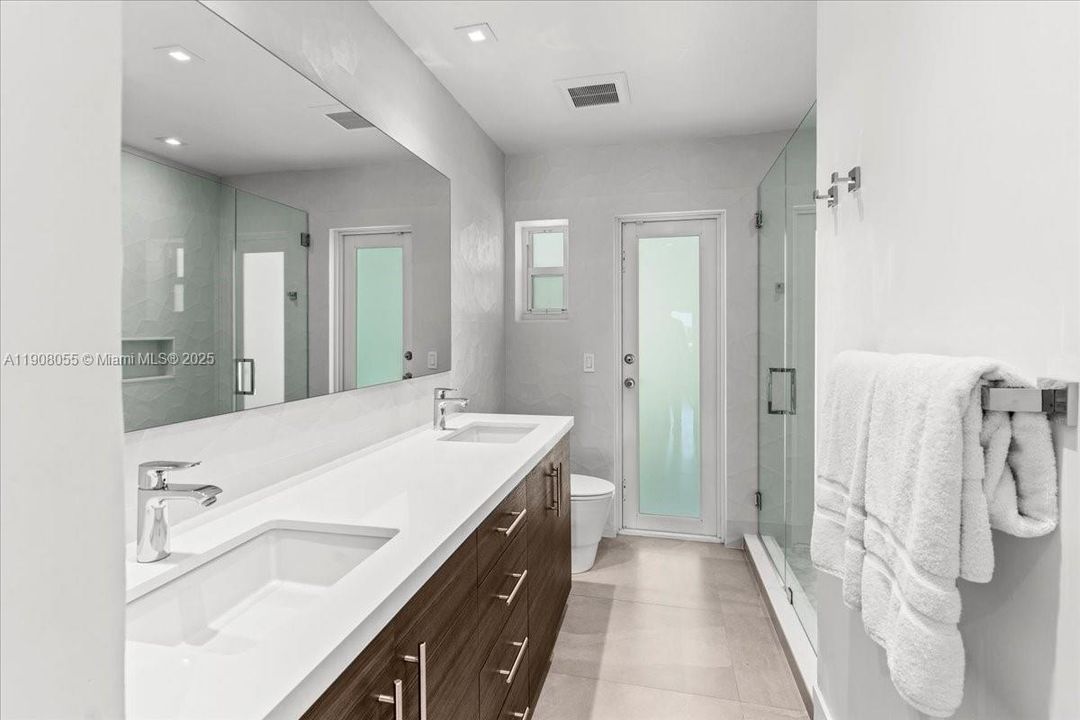 For Sale: $3,150,000 (6 beds, 4 baths, 3538 Square Feet)