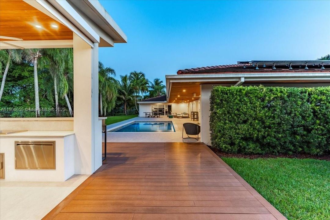 For Sale: $3,150,000 (6 beds, 4 baths, 3538 Square Feet)