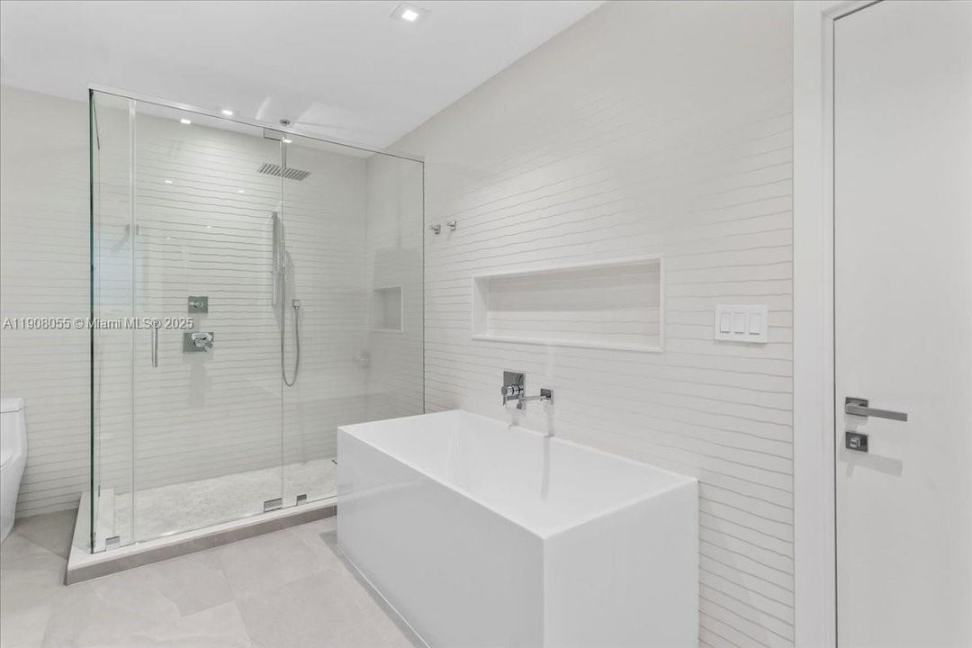 For Sale: $3,150,000 (6 beds, 4 baths, 3538 Square Feet)