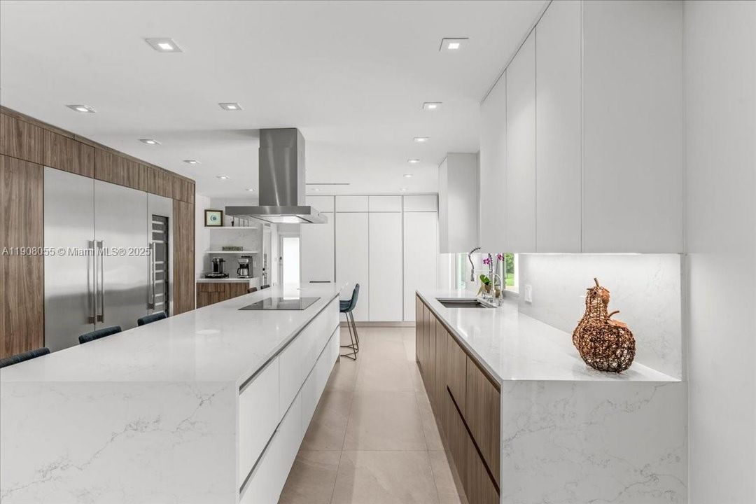 For Sale: $3,150,000 (6 beds, 4 baths, 3538 Square Feet)