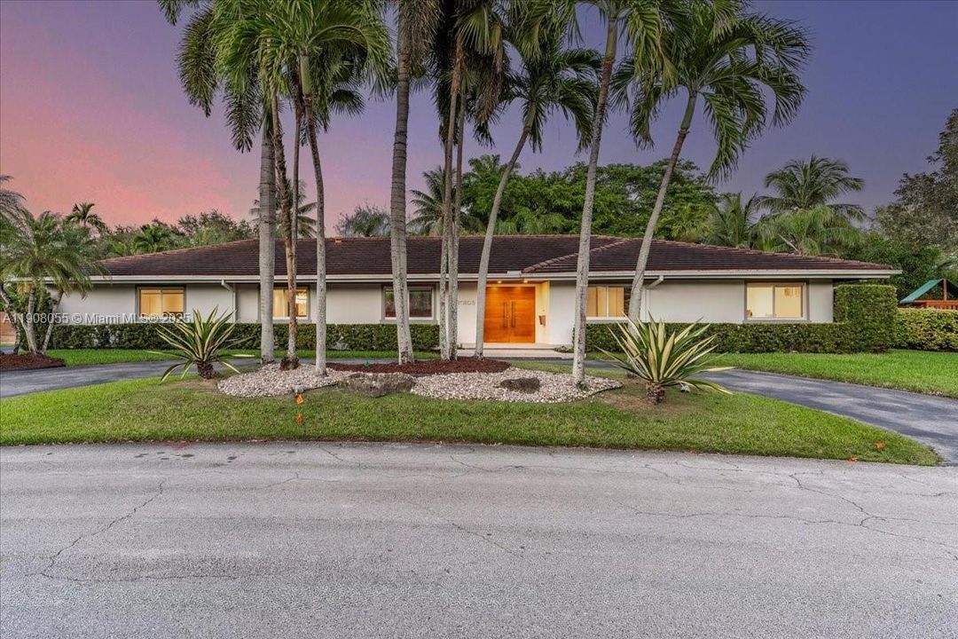 For Sale: $3,150,000 (6 beds, 4 baths, 3538 Square Feet)