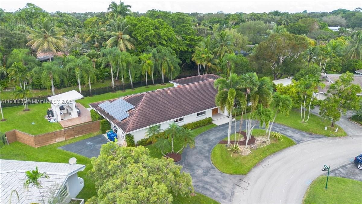 For Sale: $3,150,000 (6 beds, 4 baths, 3538 Square Feet)