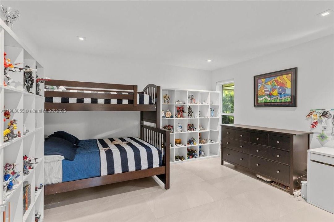 For Sale: $3,150,000 (6 beds, 4 baths, 3538 Square Feet)