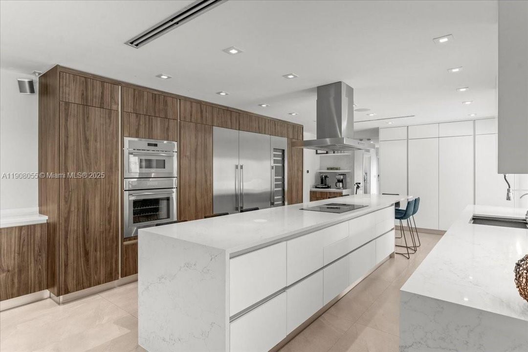 For Sale: $3,150,000 (6 beds, 4 baths, 3538 Square Feet)