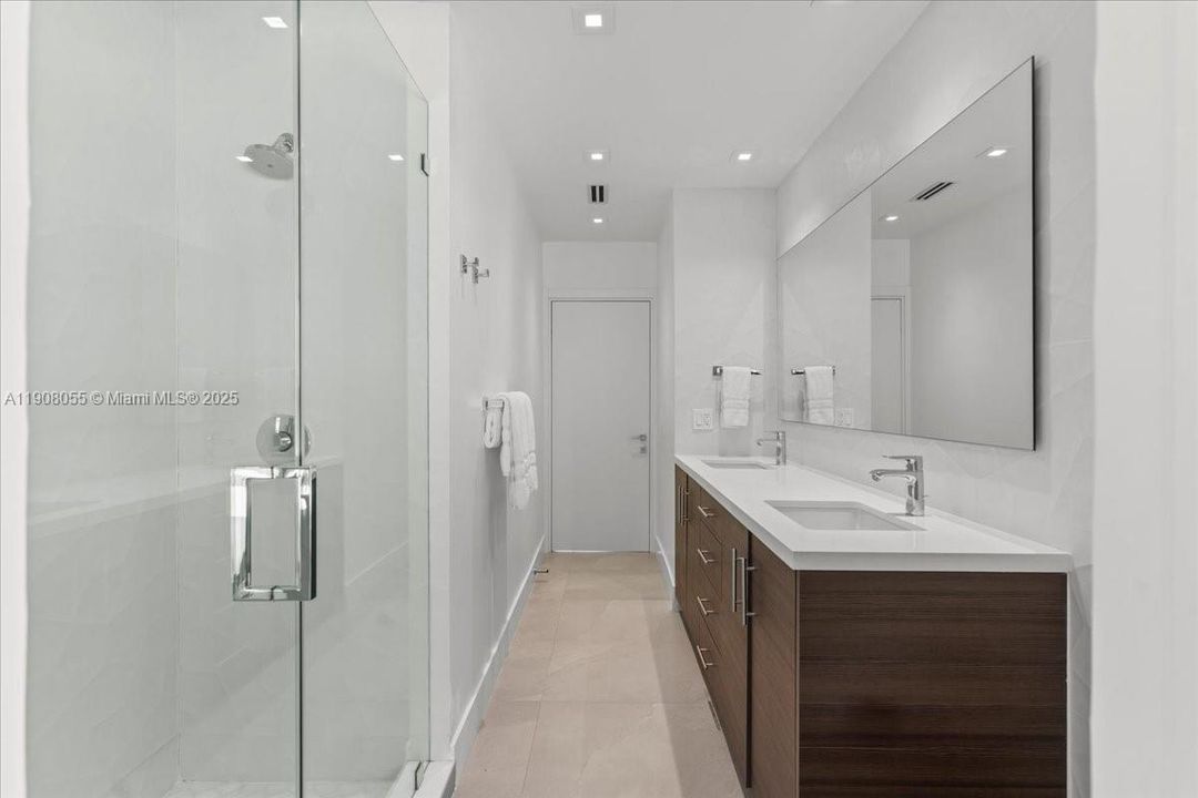 For Sale: $3,150,000 (6 beds, 4 baths, 3538 Square Feet)