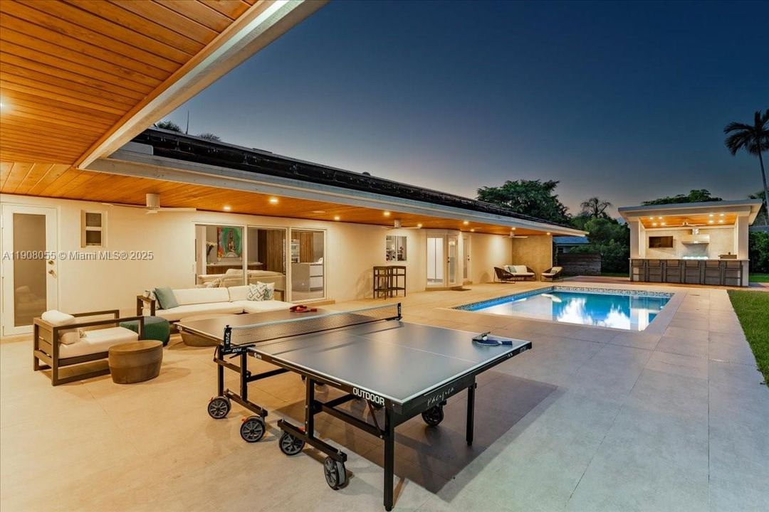 For Sale: $3,150,000 (6 beds, 4 baths, 3538 Square Feet)