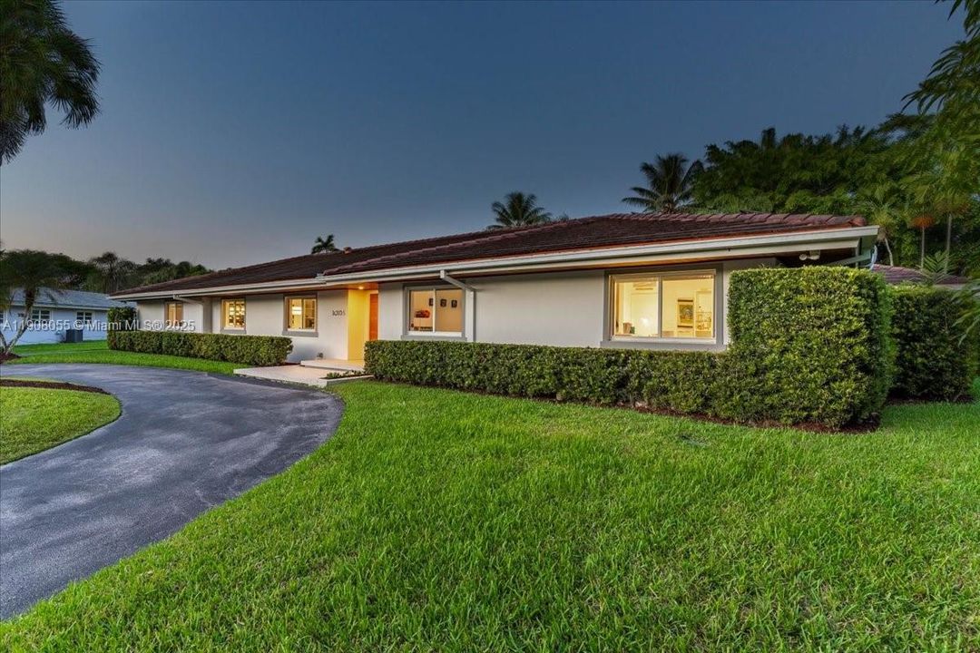 For Sale: $3,150,000 (6 beds, 4 baths, 3538 Square Feet)