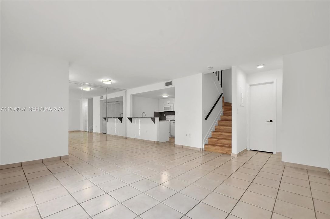 For Rent: $2,600 (2 beds, 2 baths, 1000 Square Feet)