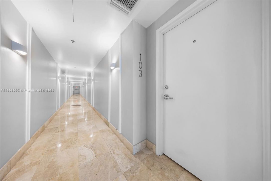 Active With Contract: $549,990 (2 beds, 2 baths, 1062 Square Feet)