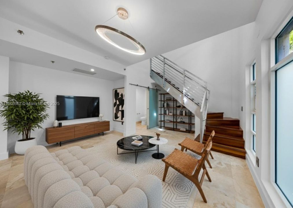 Active With Contract: $549,990 (2 beds, 2 baths, 1062 Square Feet)