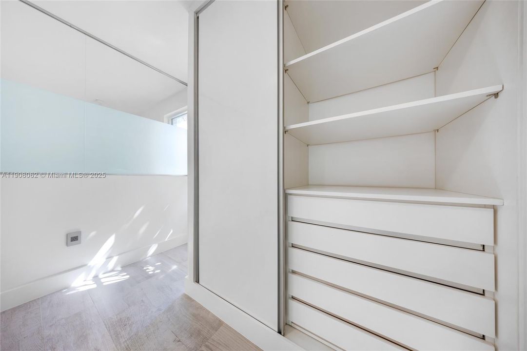 Active With Contract: $549,990 (2 beds, 2 baths, 1062 Square Feet)