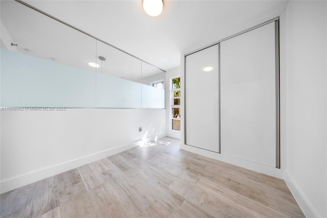 Active With Contract: $549,990 (2 beds, 2 baths, 1062 Square Feet)