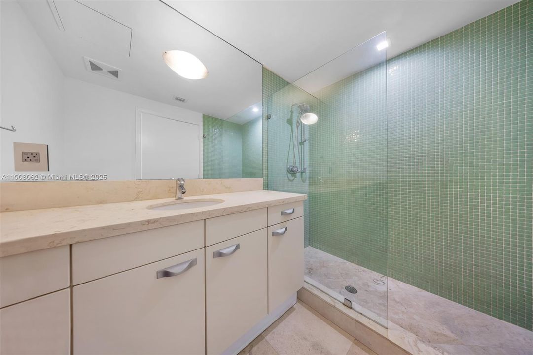 Active With Contract: $549,990 (2 beds, 2 baths, 1062 Square Feet)