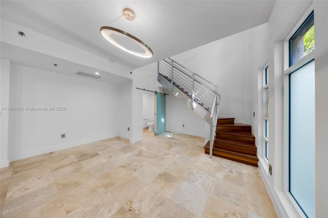 Active With Contract: $549,990 (2 beds, 2 baths, 1062 Square Feet)