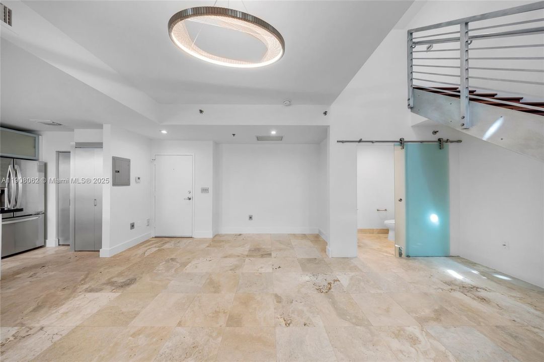 Active With Contract: $549,990 (2 beds, 2 baths, 1062 Square Feet)