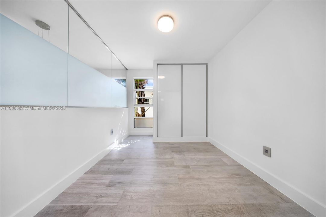 Active With Contract: $549,990 (2 beds, 2 baths, 1062 Square Feet)