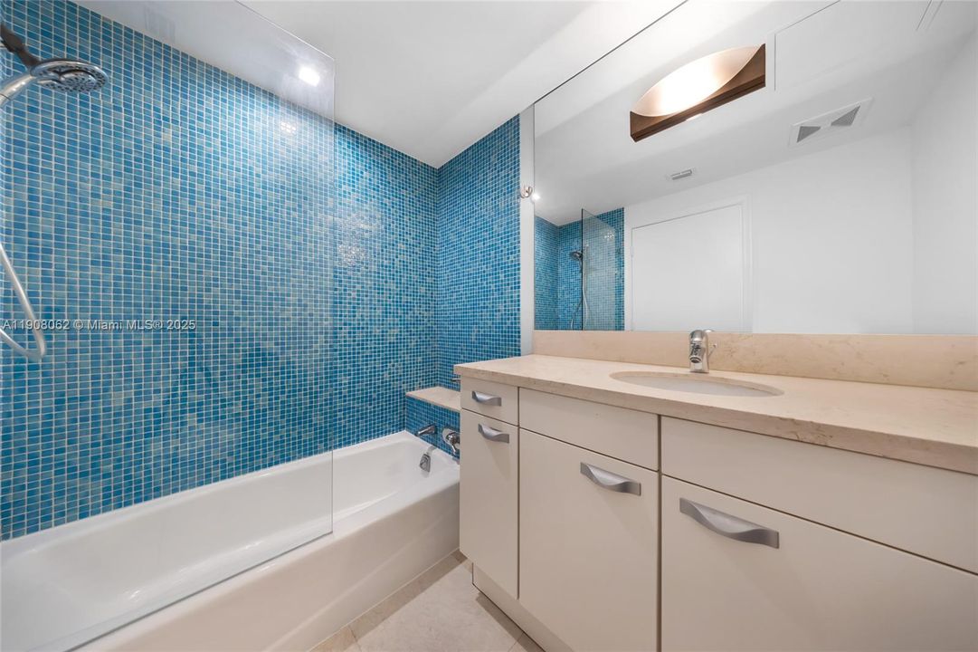 Active With Contract: $549,990 (2 beds, 2 baths, 1062 Square Feet)