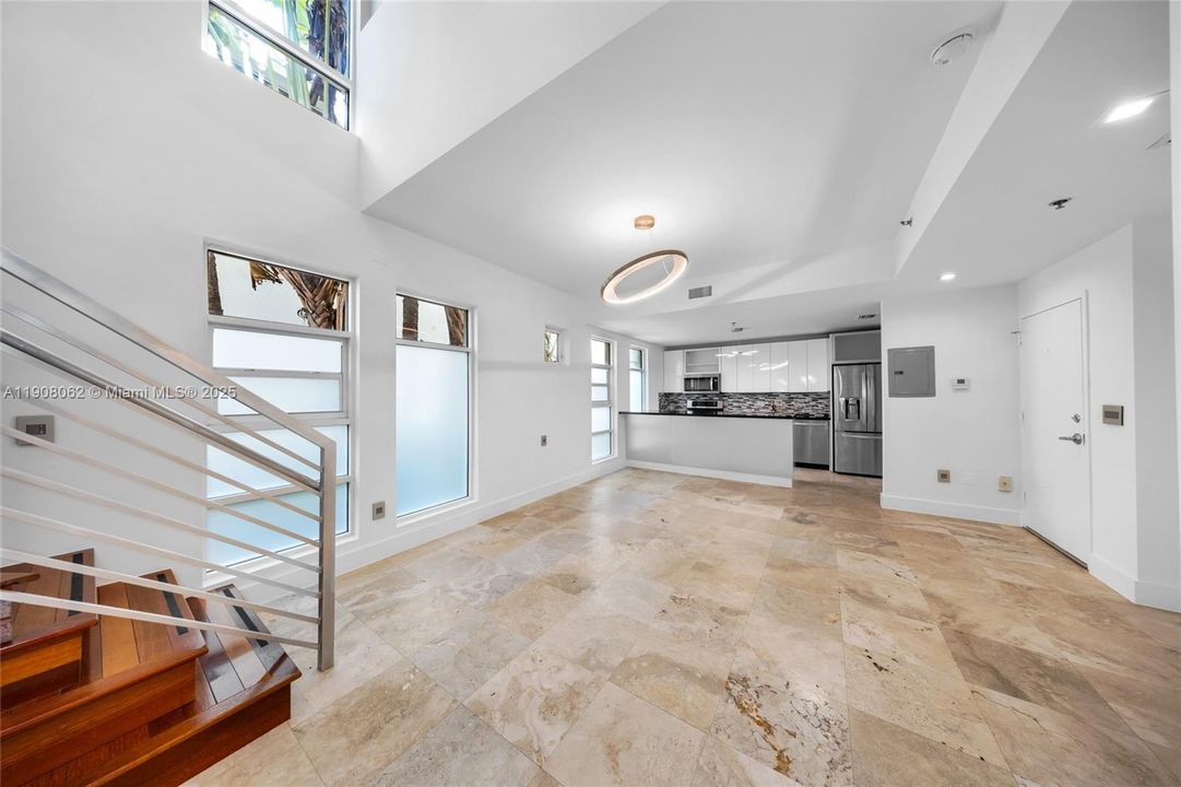 Active With Contract: $549,990 (2 beds, 2 baths, 1062 Square Feet)