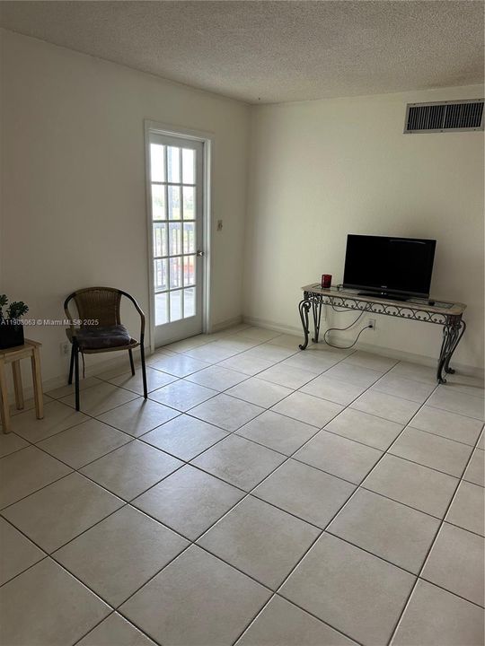 En Venta: $179,000 (2 camas, 2 baños, 937 Pies cuadrados)