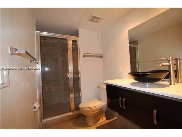 For Rent: $2,500 (2 beds, 2 baths, 1255 Square Feet)