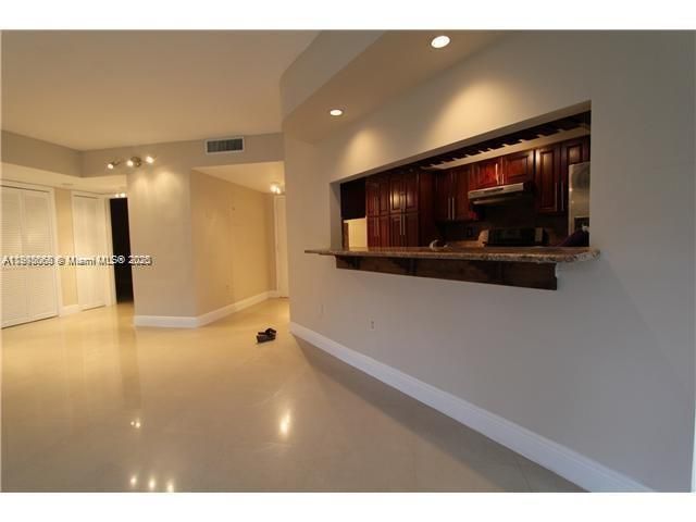 For Rent: $2,500 (2 beds, 2 baths, 1255 Square Feet)
