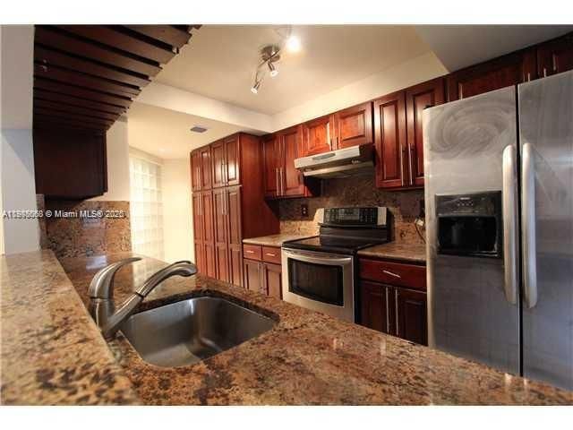 For Rent: $2,500 (2 beds, 2 baths, 1255 Square Feet)