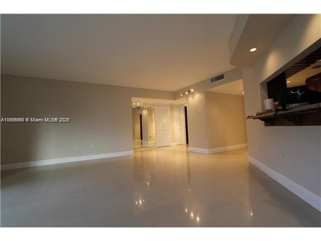 For Rent: $2,500 (2 beds, 2 baths, 1255 Square Feet)