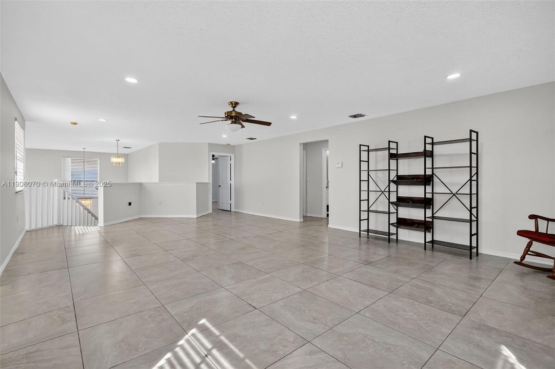 待售: $1,099,000 (4 贝兹, 3 浴室, 3284 平方英尺)