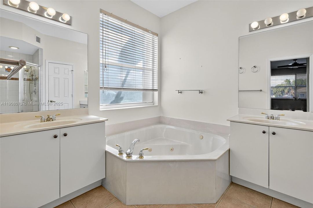 待售: $1,099,000 (4 贝兹, 3 浴室, 3284 平方英尺)