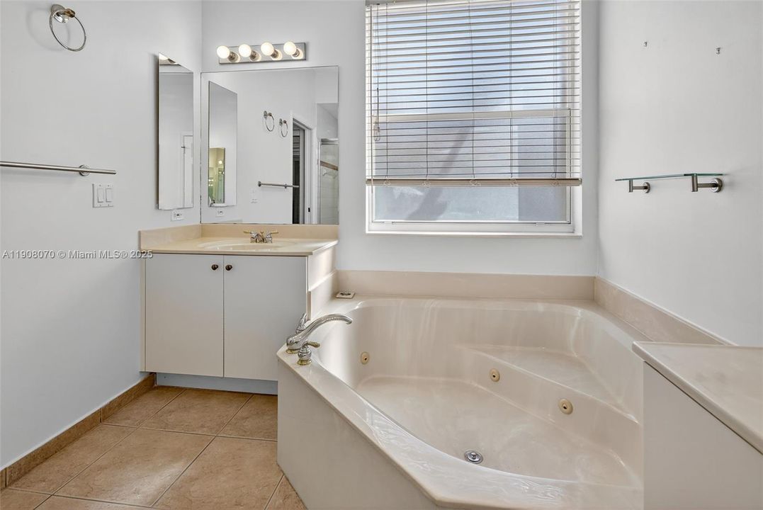 待售: $1,099,000 (4 贝兹, 3 浴室, 3284 平方英尺)