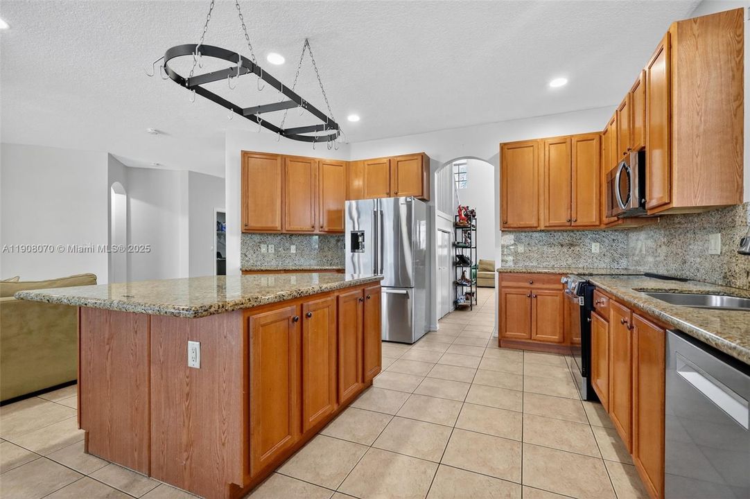 待售: $1,099,000 (4 贝兹, 3 浴室, 3284 平方英尺)