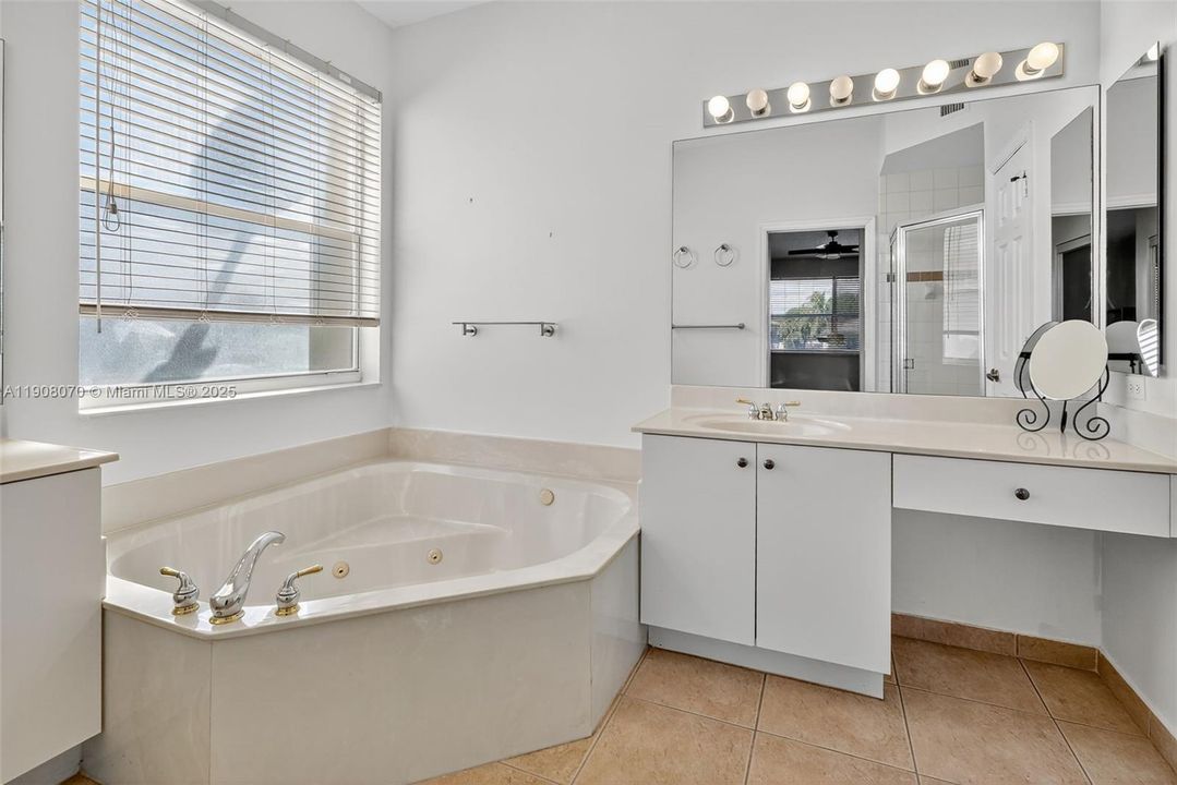 待售: $1,099,000 (4 贝兹, 3 浴室, 3284 平方英尺)