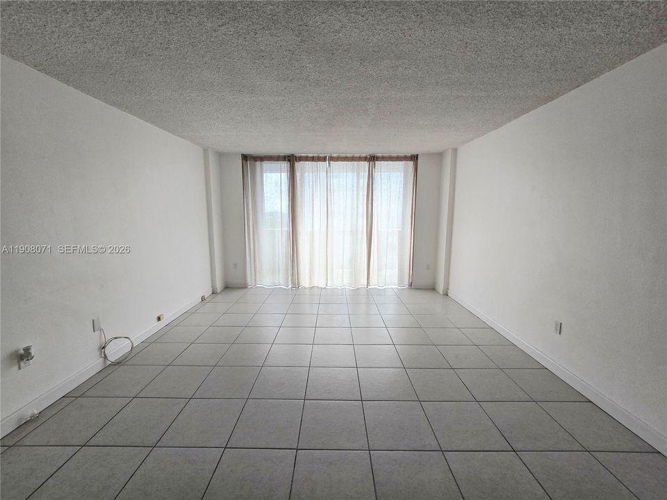 For Rent: $2,900 (1 beds, 1 baths, 850 Square Feet)