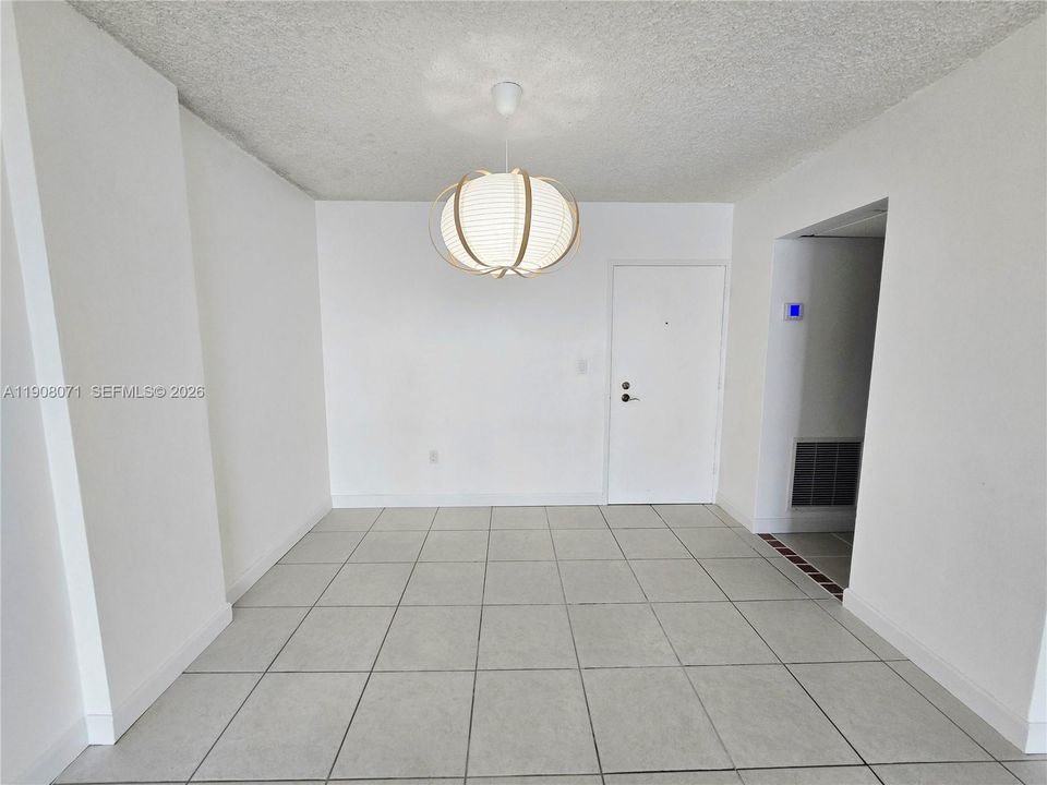 For Rent: $2,900 (1 beds, 1 baths, 850 Square Feet)