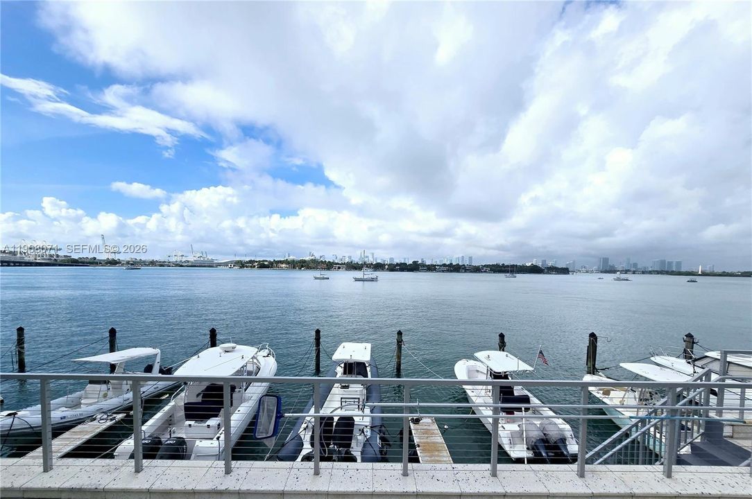 For Rent: $2,900 (1 beds, 1 baths, 850 Square Feet)