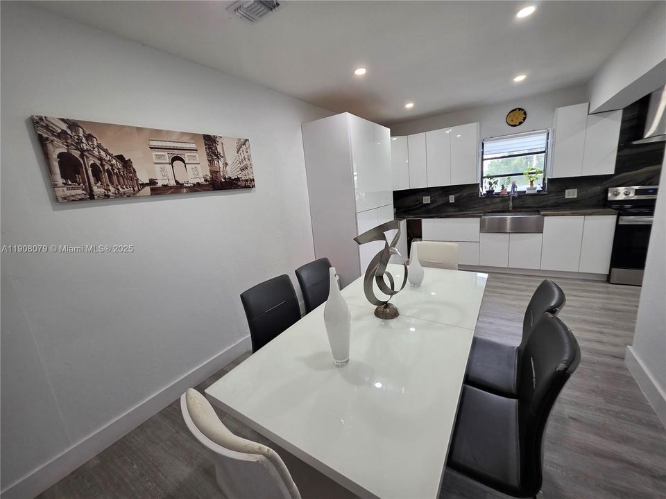 For Sale: $770,000 (3 beds, 2 baths, 1692 Square Feet)