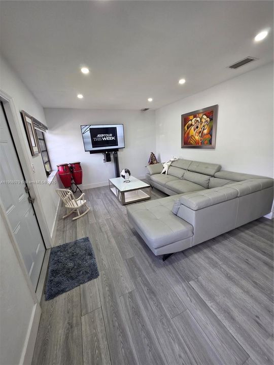 For Sale: $770,000 (3 beds, 2 baths, 1692 Square Feet)