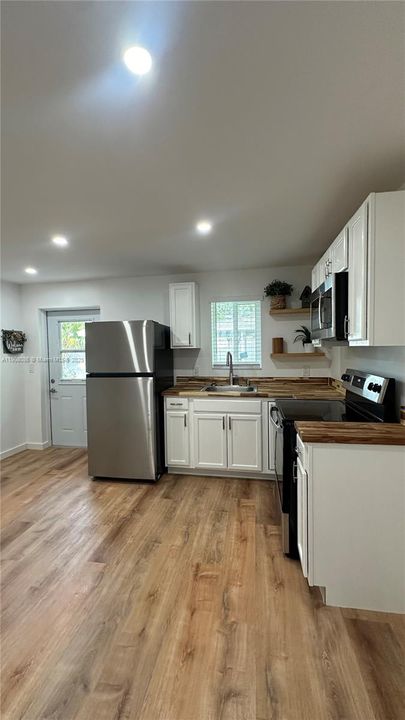 Recently Rented: $1,850 (1 beds, 1 baths, 1512 Square Feet)