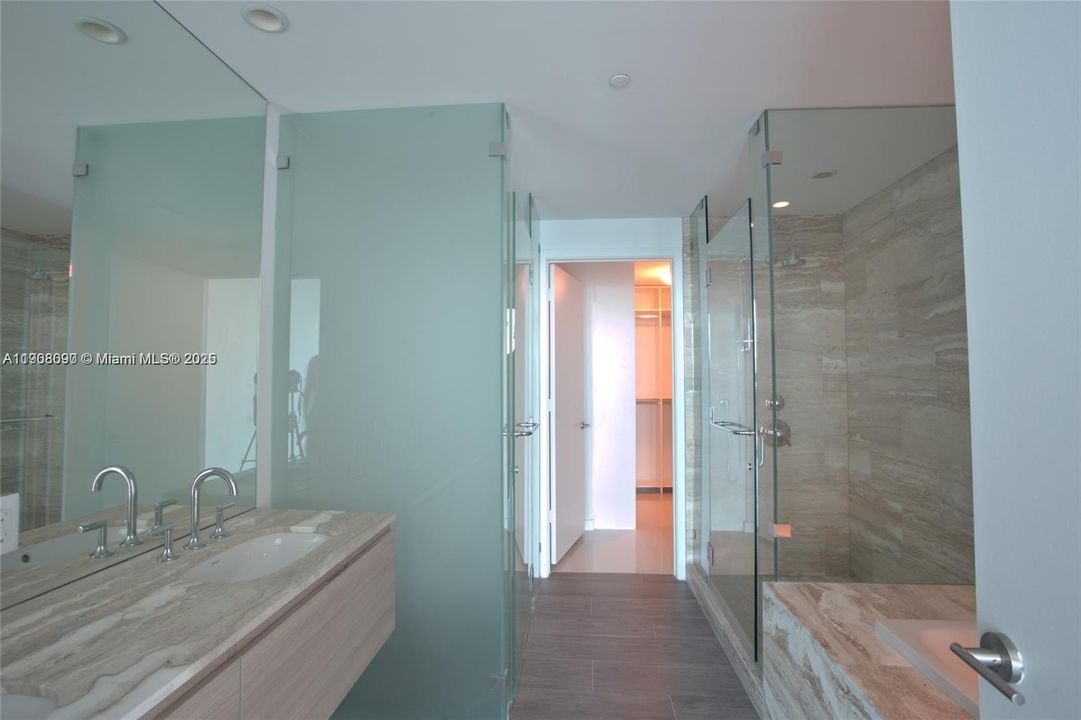 Recently Rented: $5,500 (2 beds, 3 baths, 1137 Square Feet)