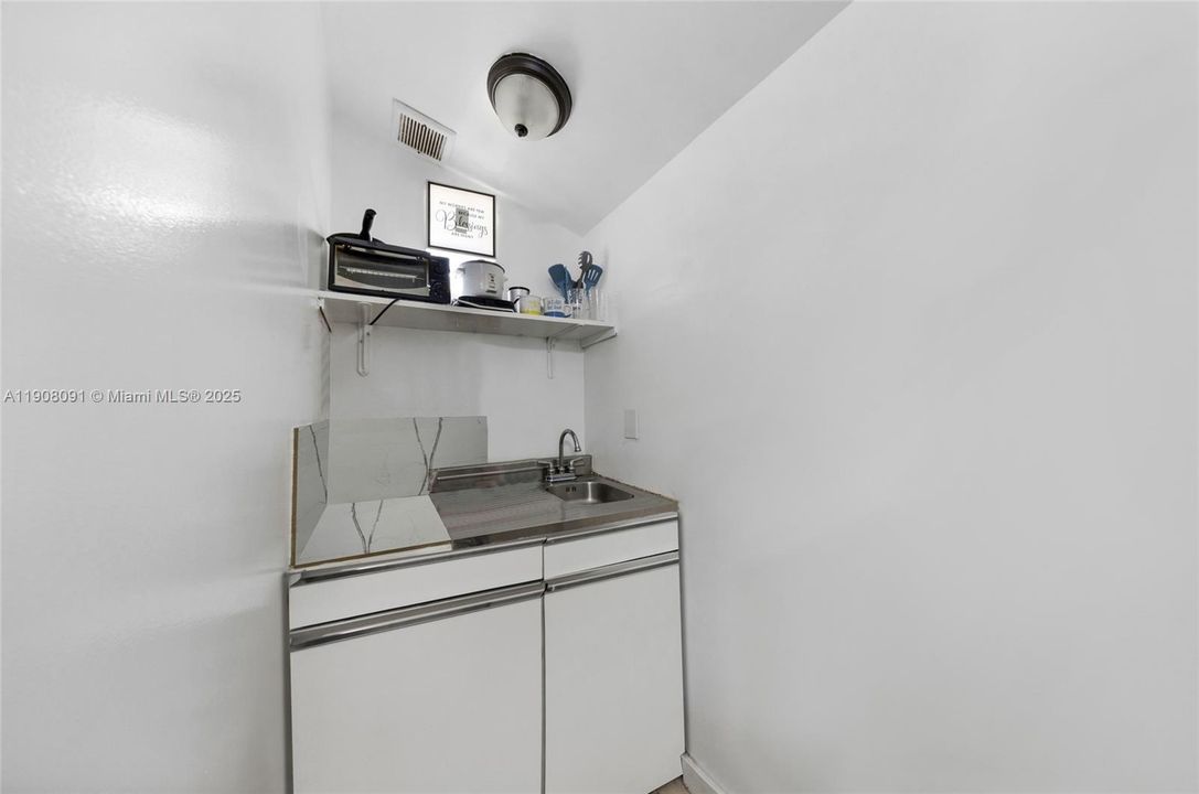 For Sale: $800,000 (0 beds, 0 baths, 2651 Square Feet)