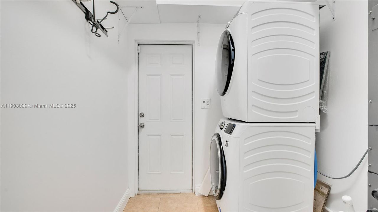 For Rent: $6,500 (3 beds, 2 baths, 1484 Square Feet)