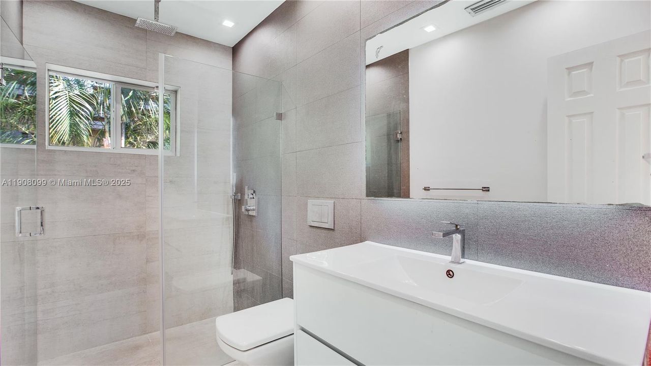 For Rent: $6,500 (3 beds, 2 baths, 1484 Square Feet)