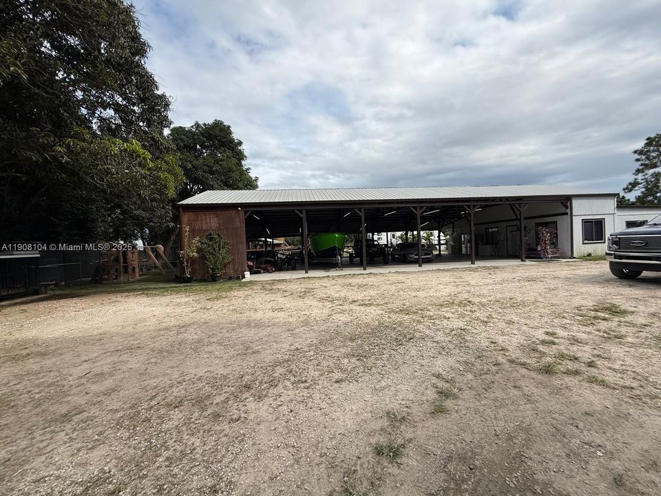 For Sale: $1,500,000 (3 beds, 1 baths, 1748 Square Feet)