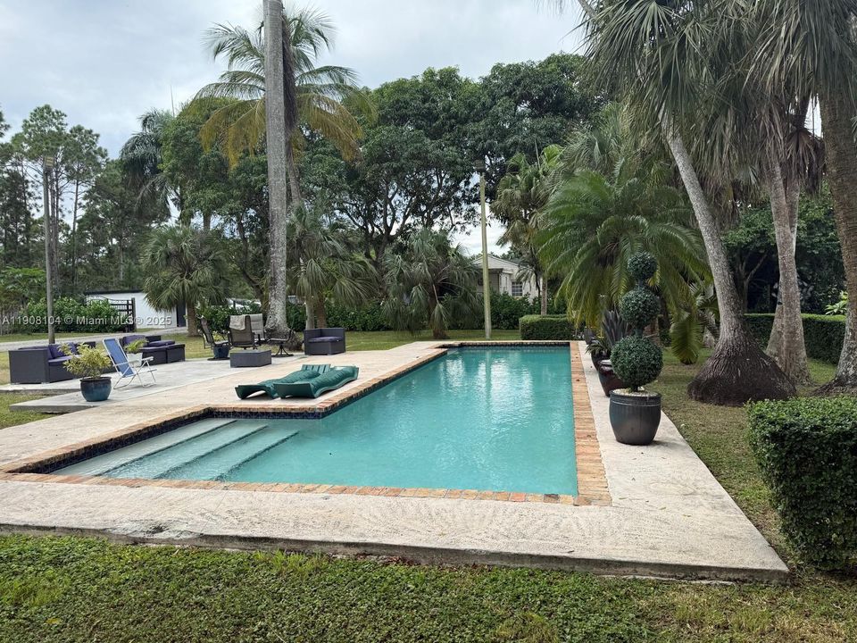 For Sale: $1,500,000 (3 beds, 1 baths, 1748 Square Feet)