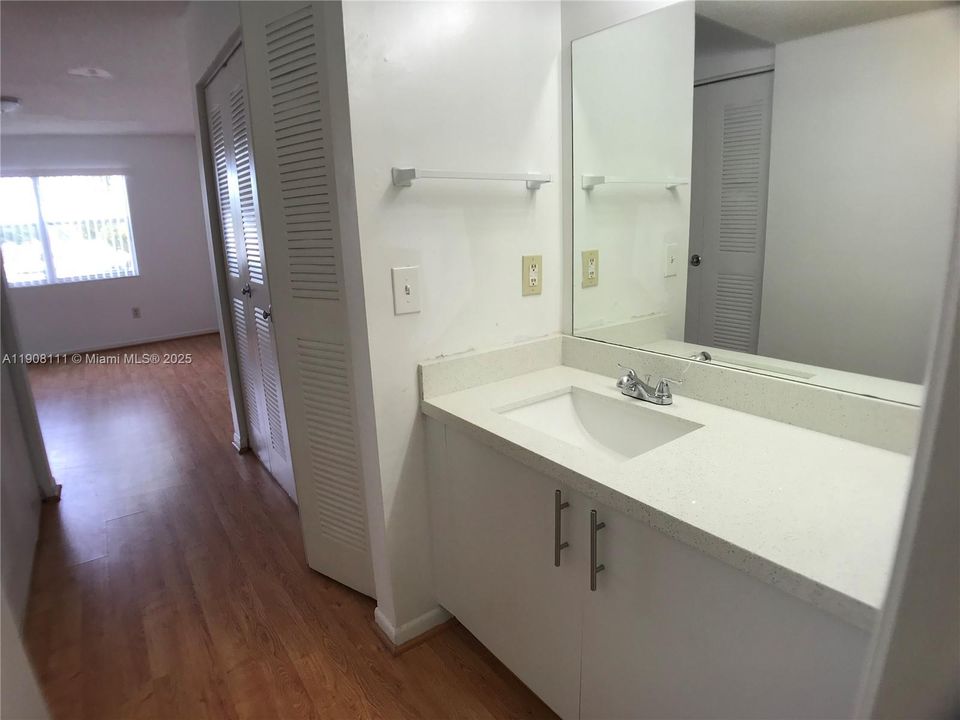 For Sale: $254,000 (2 beds, 2 baths, 1123 Square Feet)