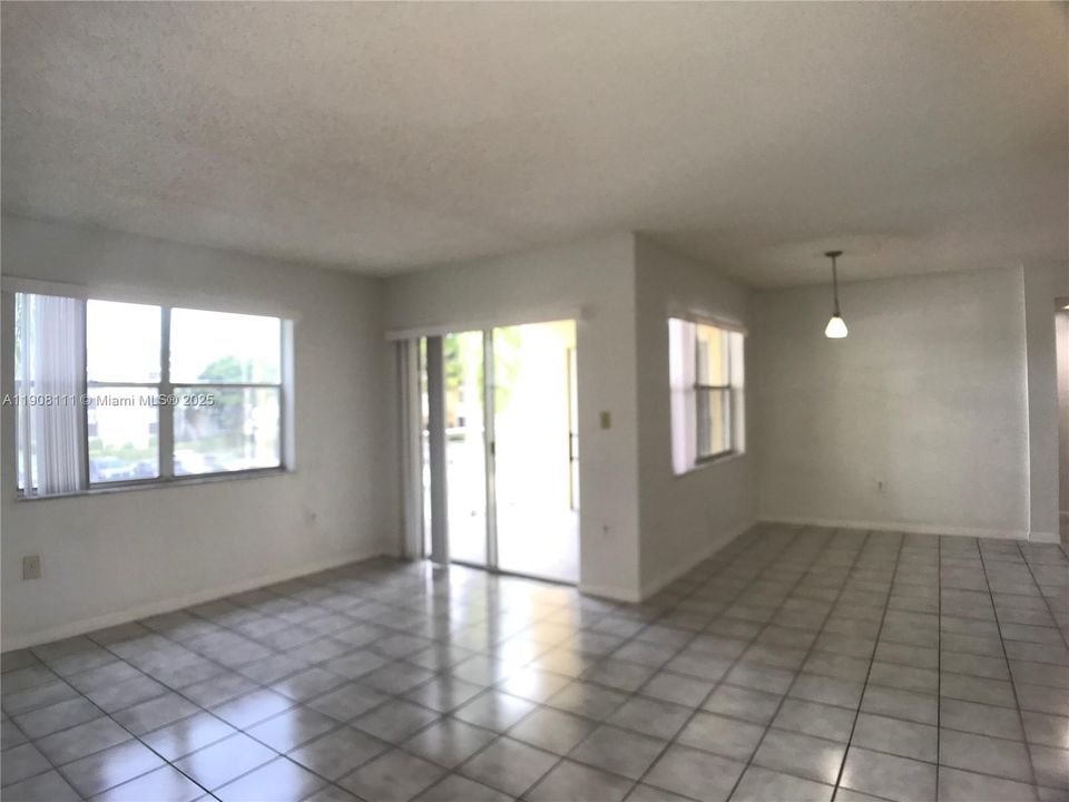 For Sale: $254,000 (2 beds, 2 baths, 1123 Square Feet)