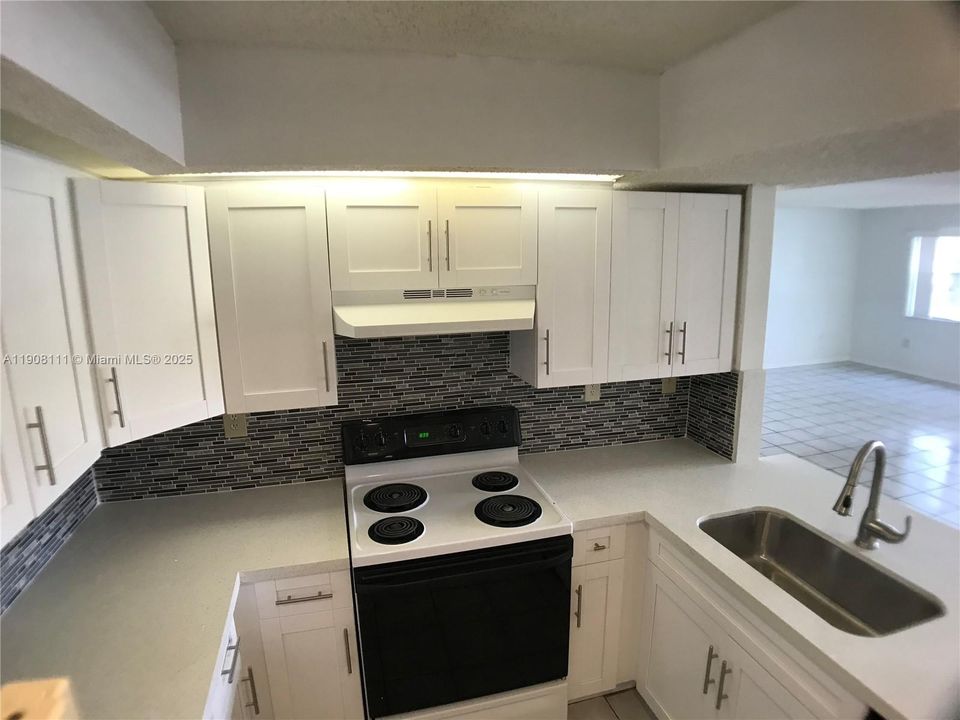 For Sale: $254,000 (2 beds, 2 baths, 1123 Square Feet)
