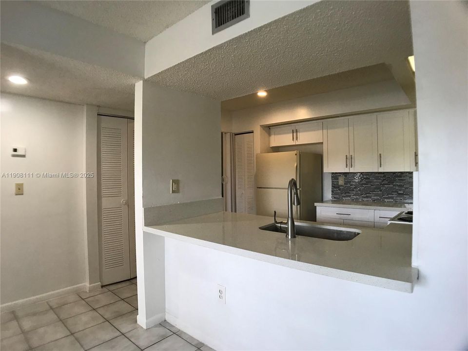 For Sale: $254,000 (2 beds, 2 baths, 1123 Square Feet)